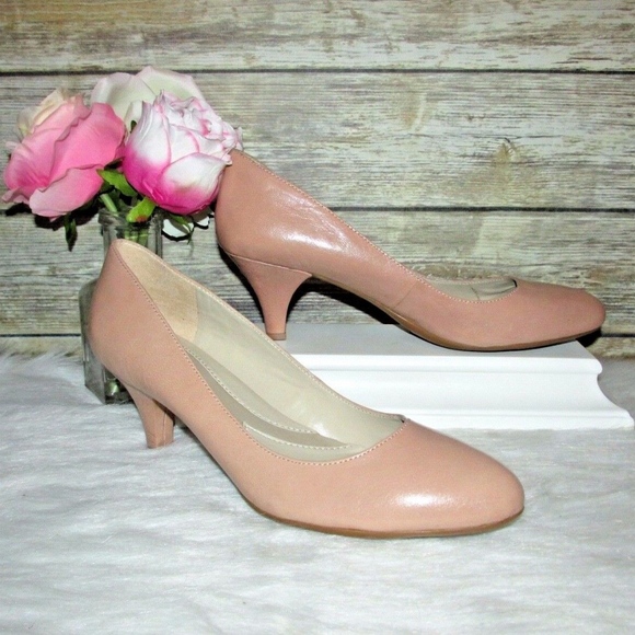 naturalizer beige heels